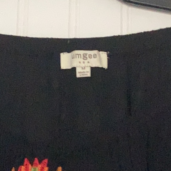 Umgee Black Embroidered Floral Blouse Size M - Picture 3 of 4